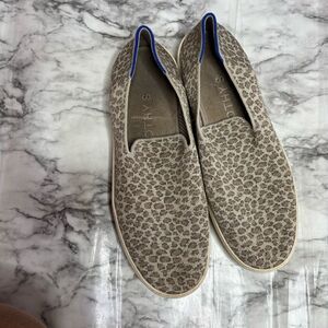 Rothy’s Pebble Spot The Original Slip On Sneaker Women’s Size 10.5 animal print